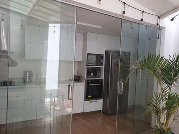 vendo linda casa en quinta privada  parte baja de cayma $ 230,000 negociable