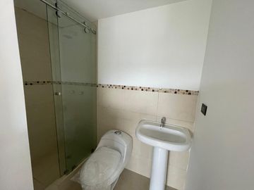En venta departamento de dos dormitorios en Urb.La Vista Towers.(JP)