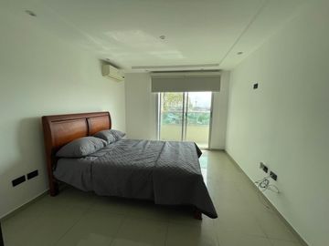 En venta departamento de dos dormitorios en Urb.La Vista Towers.(JP)