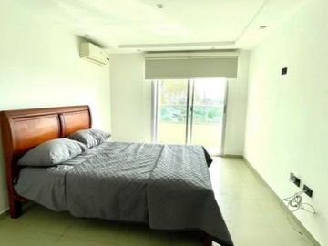 En venta departamento de dos dormitorios en Urb.La Vista Towers.(JP)