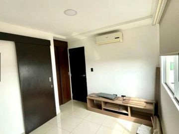 En venta departamento de dos dormitorios en Urb.La Vista Towers.(JP)