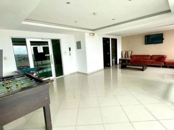 En venta departamento de dos dormitorios en Urb.La Vista Towers.(JP)