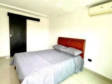 En venta departamento de dos dormitorios en Urb.La Vista Towers.(JP)