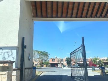 VENTA DE CASA EN JARDINES DEL RIO DE 3 RECAMARAS