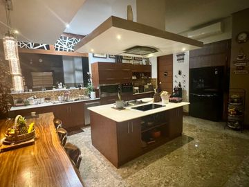 5 BEDROOM FOR SALE IN MANILA SOUTHWOODS