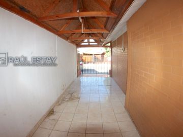 VENDEMOS Casa en Calle principal en excelente Villa