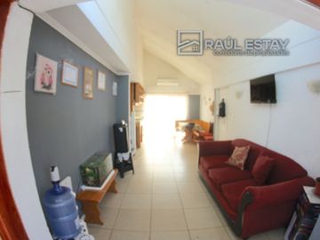VENDEMOS Casa en Calle principal en excelente Villa