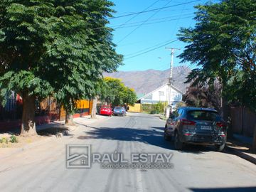 VENDEMOS Casa en Calle principal en excelente Villa