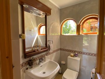 Fabulosa Propiedad En Venta Casa 600 Mts2 + 400Mts2 Galpones y Oficinas