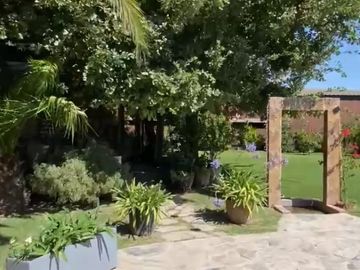 Fabulosa Propiedad En Venta Casa 600 Mts2 + 400Mts2 Galpones y Oficinas