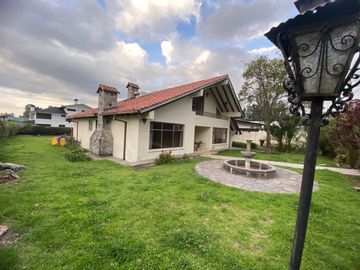 Venta casa Club Los Chillos área 1160 m2