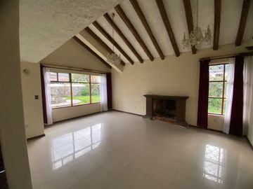 Venta casa Club Los Chillos área 1160 m2