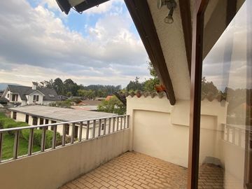 Venta casa Club Los Chillos área 1160 m2