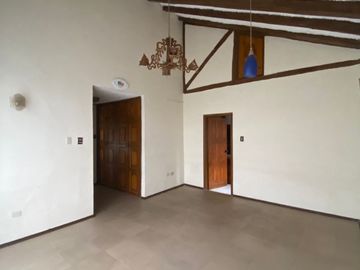Venta casa Club Los Chillos área 1160 m2