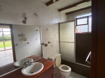 Venta casa Club Los Chillos área 1160 m2