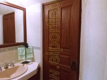 🎯 Inversionistas, ¡atención! Casa + 4 departamentos en terreno enorme, ¡potencial al máximo! 🌳💰