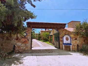 🎯 Inversionistas, ¡atención! Casa + 4 departamentos en terreno enorme, ¡potencial al máximo! 🌳💰