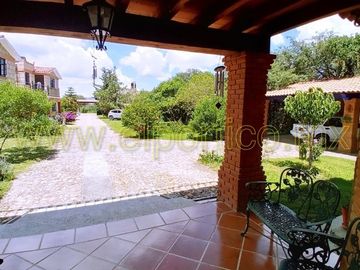 🎯 Inversionistas, ¡atención! Casa + 4 departamentos en terreno enorme, ¡potencial al máximo! 🌳💰