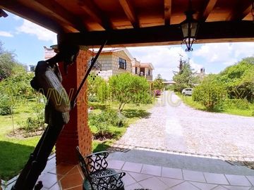 🎯 Inversionistas, ¡atención! Casa + 4 departamentos en terreno enorme, ¡potencial al máximo! 🌳💰