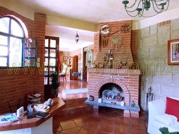 🎯 Inversionistas, ¡atención! Casa + 4 departamentos en terreno enorme, ¡potencial al máximo! 🌳💰
