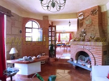 🎯 Inversionistas, ¡atención! Casa + 4 departamentos en terreno enorme, ¡potencial al máximo! 🌳💰