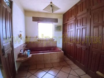 🎯 Inversionistas, ¡atención! Casa + 4 departamentos en terreno enorme, ¡potencial al máximo! 🌳💰