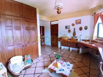 🎯 Inversionistas, ¡atención! Casa + 4 departamentos en terreno enorme, ¡potencial al máximo! 🌳💰