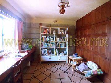 🎯 Inversionistas, ¡atención! Casa + 4 departamentos en terreno enorme, ¡potencial al máximo! 🌳💰