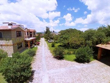 🎯 Inversionistas, ¡atención! Casa + 4 departamentos en terreno enorme, ¡potencial al máximo! 🌳💰