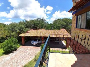 🎯 Inversionistas, ¡atención! Casa + 4 departamentos en terreno enorme, ¡potencial al máximo! 🌳💰
