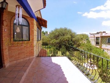 🎯 Inversionistas, ¡atención! Casa + 4 departamentos en terreno enorme, ¡potencial al máximo! 🌳💰
