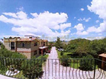 🎯 Inversionistas, ¡atención! Casa + 4 departamentos en terreno enorme, ¡potencial al máximo! 🌳💰