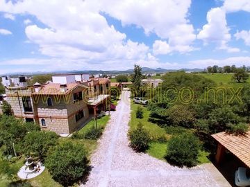 🎯 Inversionistas, ¡atención! Casa + 4 departamentos en terreno enorme, ¡potencial al máximo! 🌳💰