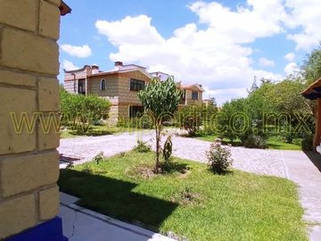 🎯 Inversionistas, ¡atención! Casa + 4 departamentos en terreno enorme, ¡potencial al máximo! 🌳💰