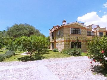 🎯 Inversionistas, ¡atención! Casa + 4 departamentos en terreno enorme, ¡potencial al máximo! 🌳💰