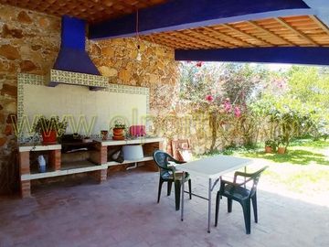 🎯 Inversionistas, ¡atención! Casa + 4 departamentos en terreno enorme, ¡potencial al máximo! 🌳💰
