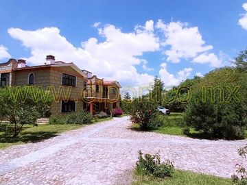 🎯 Inversionistas, ¡atención! Casa + 4 departamentos en terreno enorme, ¡potencial al máximo! 🌳💰
