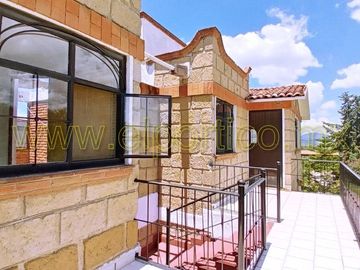 🎯 Inversionistas, ¡atención! Casa + 4 departamentos en terreno enorme, ¡potencial al máximo! 🌳💰