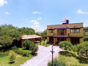 🎯 Inversionistas, ¡atención! Casa + 4 departamentos en terreno enorme, ¡potencial al máximo! 🌳💰