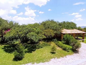 🎯 Inversionistas, ¡atención! Casa + 4 departamentos en terreno enorme, ¡potencial al máximo! 🌳💰