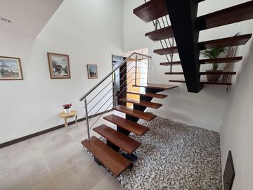 SE VENDE HERMOSA CASA EN LA FLORIDA.