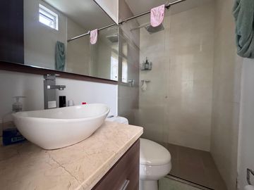 SE VENDE HERMOSA CASA EN LA FLORIDA.