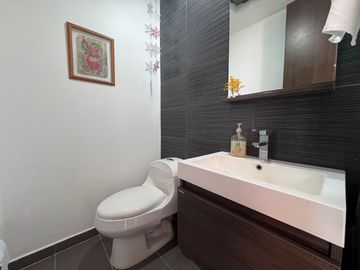 SE VENDE HERMOSA CASA EN LA FLORIDA.
