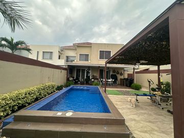 VENTA CASA ESTANCIAS DEL RIO