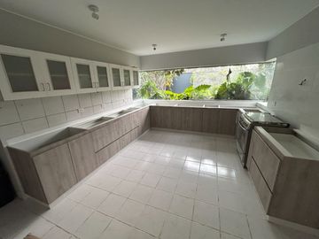 LINDA CASA EN CONDOMINIO, 4 DORMITORIOS, SANTIAGO DE SURCO