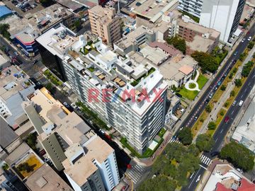 Se Vende Departamento De 3 Habitaciones Y Estacionamiento Muy Cerca Del Parque Kennedy
