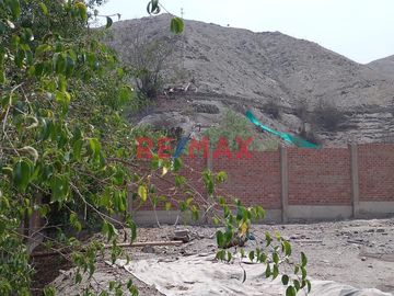 Se Vende Terreno se Campo cerca del Hotel El Pueblo en Ate