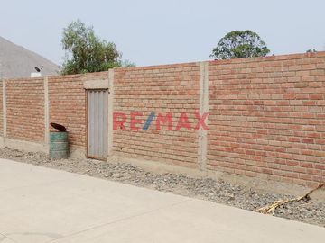 Se Vende Terreno se Campo cerca del Hotel El Pueblo en Ate