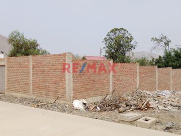 Se Vende Terreno se Campo cerca del Hotel El Pueblo en Ate