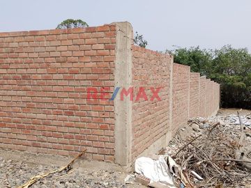 Se Vende Terreno se Campo cerca del Hotel El Pueblo en Ate